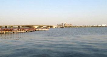 蚌埠龙子湖吃瓜,清凉一夏，共享湖畔悠闲时光