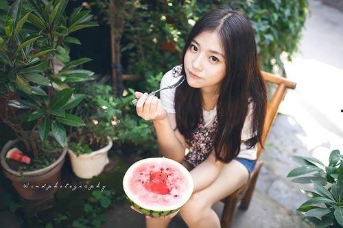 吃瓜图片大全女生,揭秘吃瓜图片大全中的女生风采
